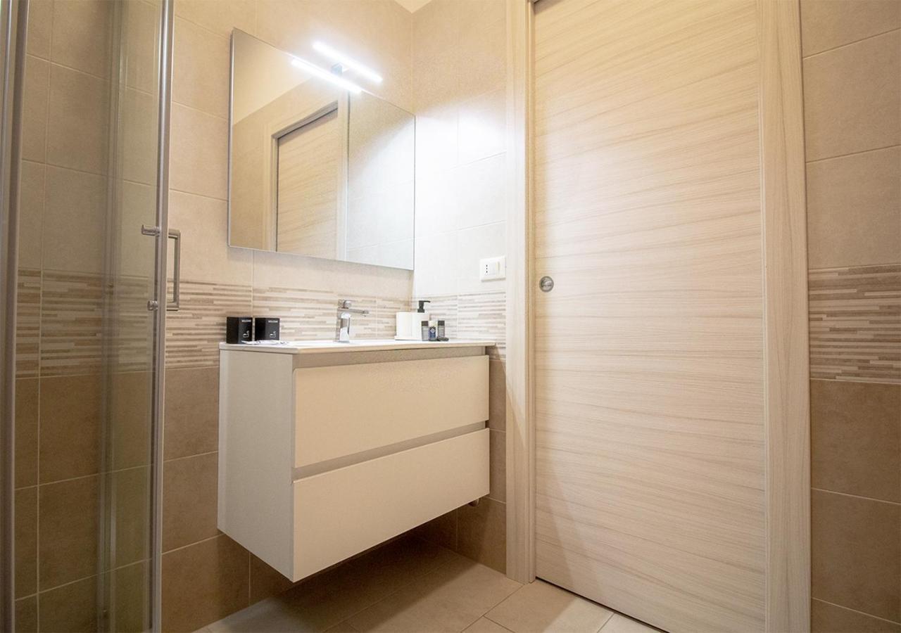 Athena Rooms - Parcheggio Privato بولونيا المظهر الخارجي الصورة