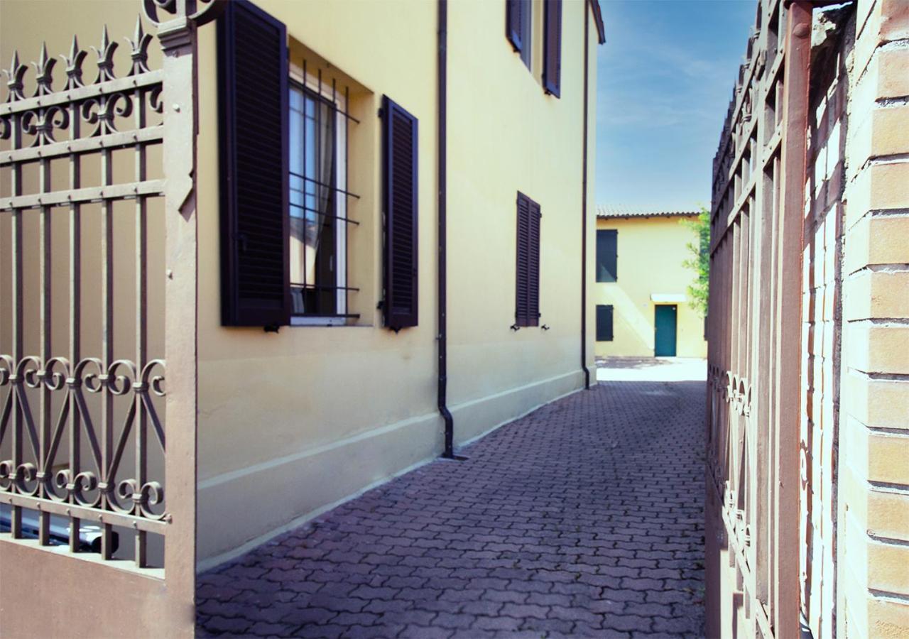 Athena Rooms - Parcheggio Privato بولونيا المظهر الخارجي الصورة