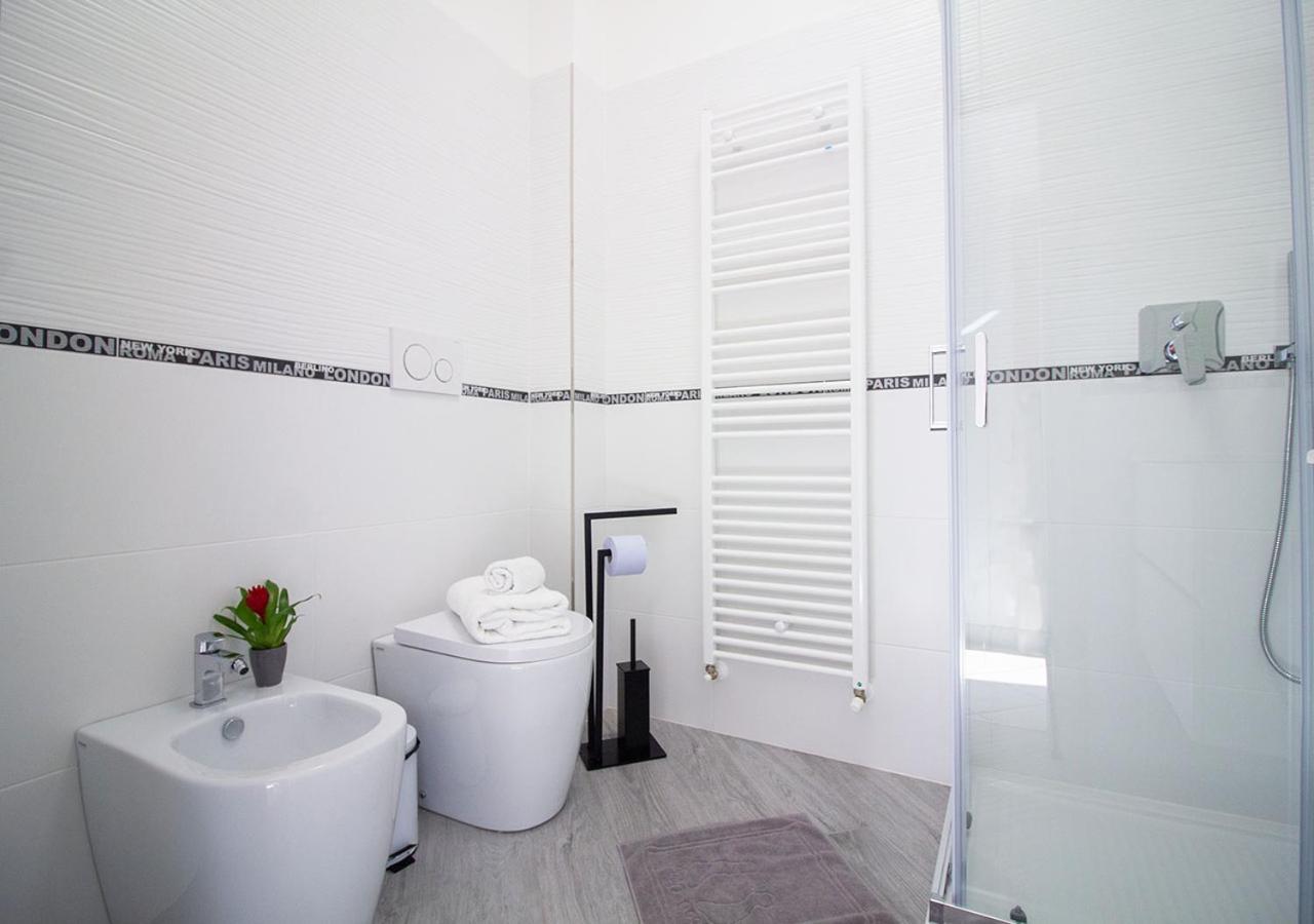 Athena Rooms - Parcheggio Privato بولونيا المظهر الخارجي الصورة