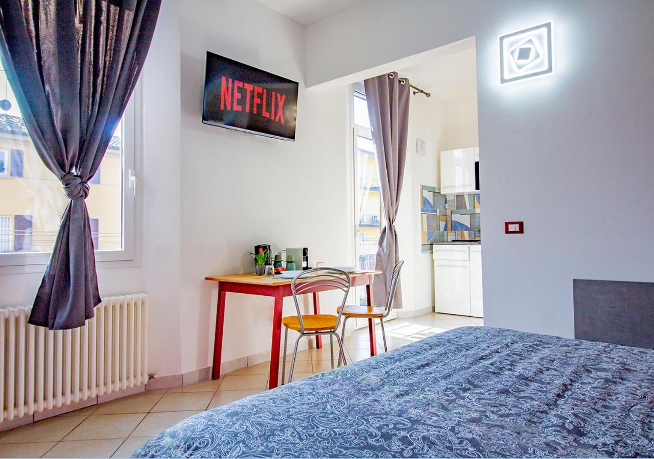 Athena Rooms - Parcheggio Privato بولونيا المظهر الخارجي الصورة