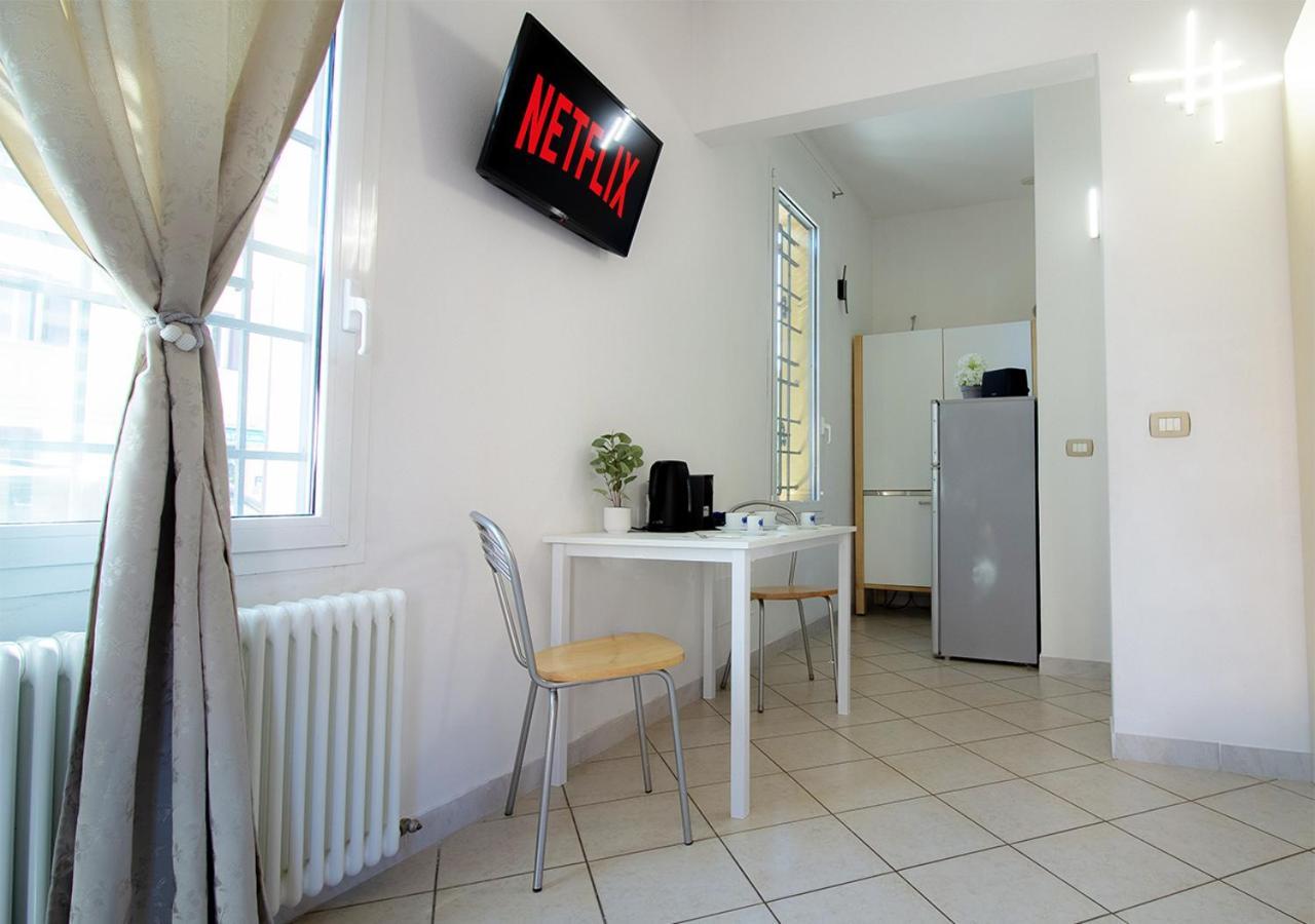 Athena Rooms - Parcheggio Privato بولونيا المظهر الخارجي الصورة