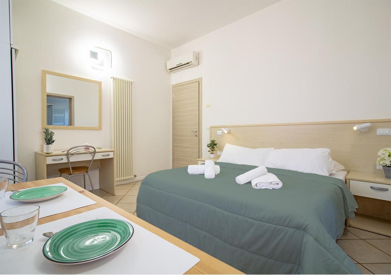Athena Rooms - Parcheggio Privato بولونيا المظهر الخارجي الصورة
