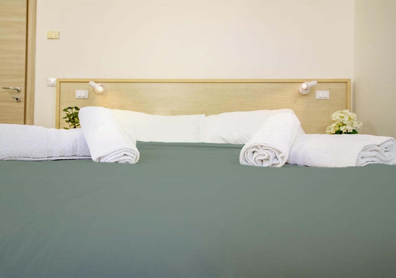 Athena Rooms - Parcheggio Privato بولونيا المظهر الخارجي الصورة