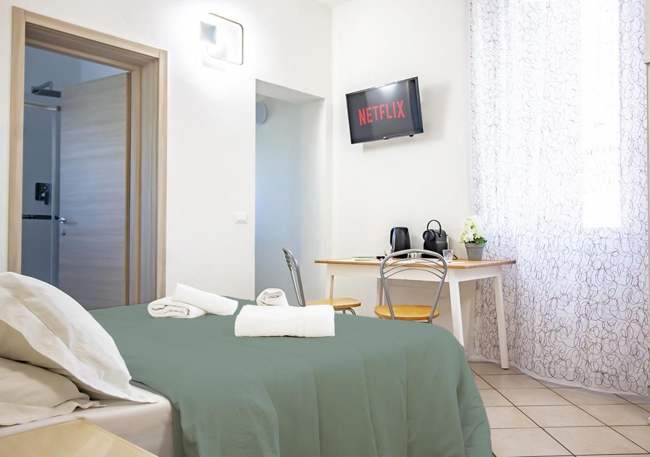 Athena Rooms - Parcheggio Privato بولونيا المظهر الخارجي الصورة